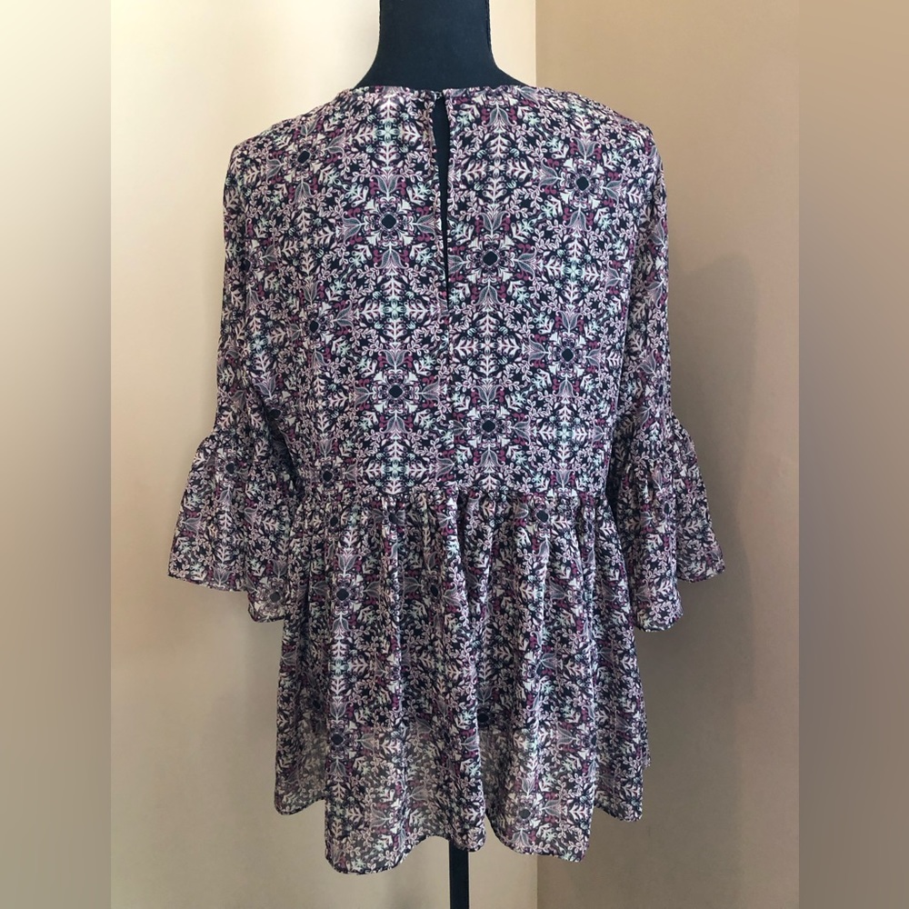 BCBGeneration Printed Ruffle Hem Top - Black/Olive - Picture 4 of 4